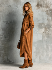 Robe midi caramel à poches — vue portée de profil, longueur de la robe