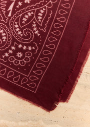 Écharpe bandana bordeaux — vue alternative. Soniel Paris.