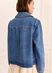 Veste denim col Claudine — vue de dos, coutures structurantes