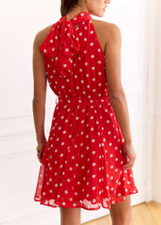Robe rouge à pois blancs