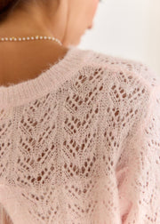 Pull rose Roxy — gros plan de l'épaule