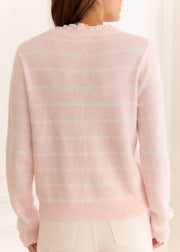 Pull rose rayé blanc — vue portée de dos