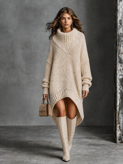 Robe-pull écrue à ourlet asymétrique — vue en pied.