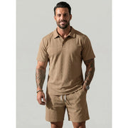 Ensemble style vacances beige — vue portée de face, studio