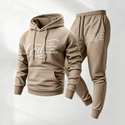 Ensemble sweat capuche imprimé jogging — beige présenté à plat, poche kangourou