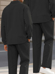 Ensemble polo texturé pantalon cordon noir — vue portée en pied, de dos