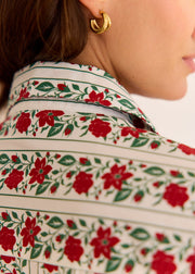 Chemise crème à fleurs rouges et vertes