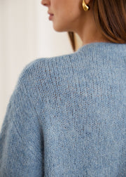 Gilet laine col rond boutons nacrés — gros plan de la maille