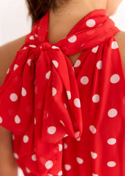 Robe rouge à pois blancs
