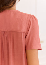 Blouse vieux rose fronces épaules