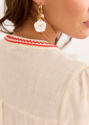 Blouse écrue motifs rouge brodée