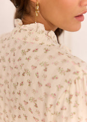Chemise beige fleurie col volanté