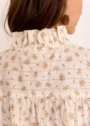 Chemise écrue fleurie marron, détail du col de dos