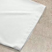 T-shirt blanc, gros plan de la manche