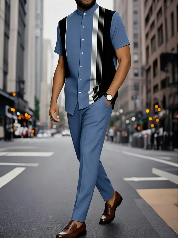Costume rayé bleu, vue portée en marche