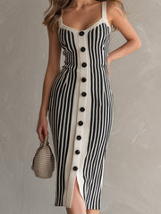 Robe midi rayures crème noires — vue rapprochée de face, rayures et gros boutons