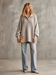 Pull beige grisé manches lanternes — vue portée en pied, jean large