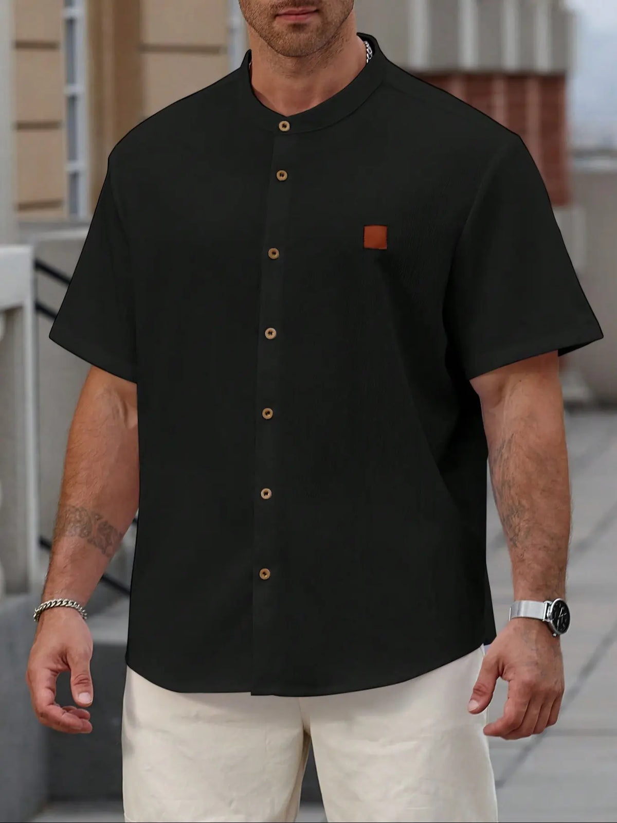 Chemise manches courtes boutonnée noir — vue portée de face