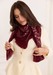 Écharpe bandana bordeaux — vue 7. Soniel Paris.