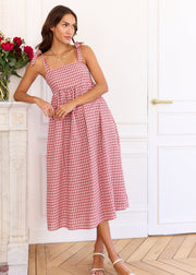 Robe à carreaux rouges
