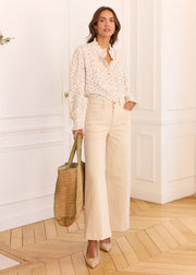 Chemise beige fleurie col volanté