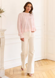 Pull rose Roxy — vue portée de face, plan large