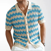 Polo maille ajourée ondulée turquoise et blanc — vue portée de face