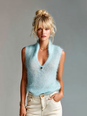 Gilet bleu clair en mohair — vue portée de face, debout