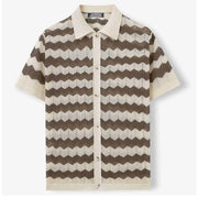 Polo maille ajourée ondulée marron, beige et blanc — vue à plat, de face