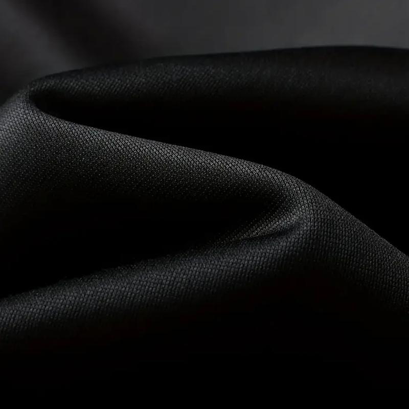Gros plan sur la surface du tissu noir.