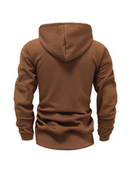 Dos du sweat marron à capuche et col boutonné.