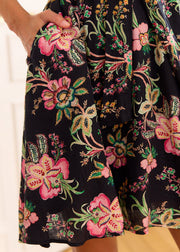 Robe noire fleurie rose vert boutonnée