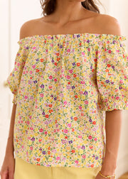 Blouse fleurie jaune épaules dénudées