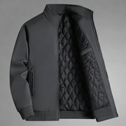 Veste gris sombre ouverte sur un intérieur noir à losanges.