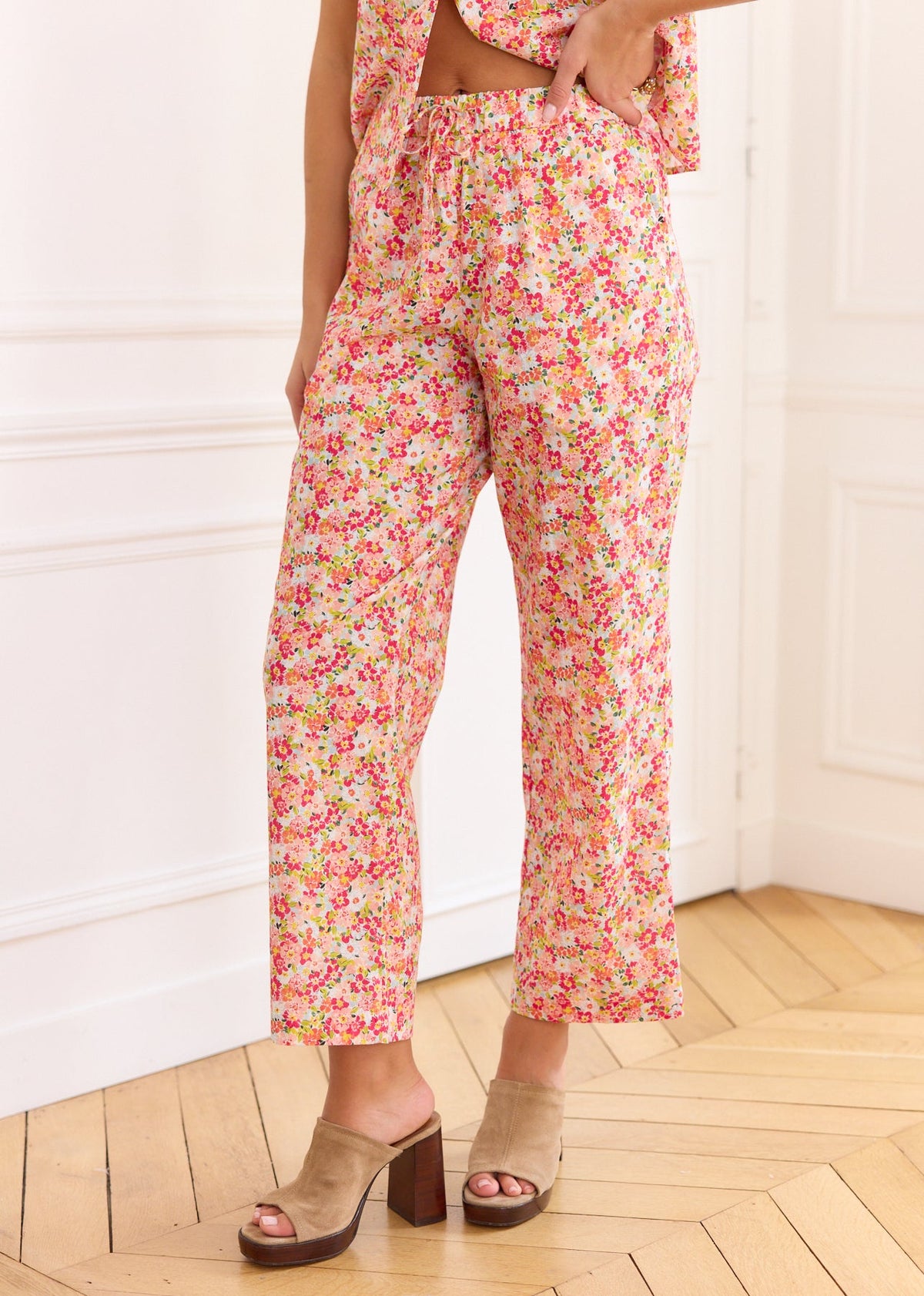 Pantalon ample rose fleuri en coton