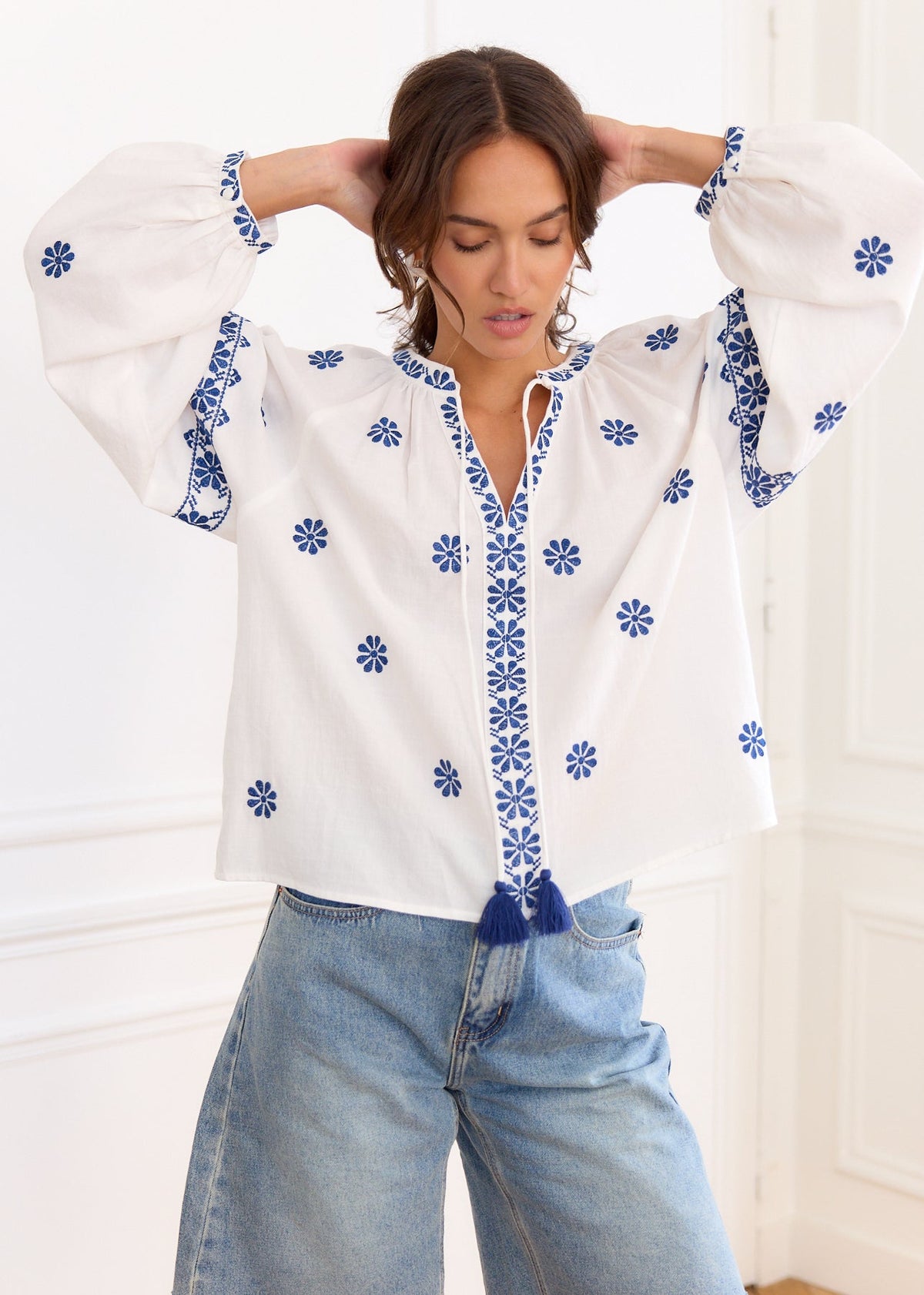 Blouse écrue motifs marine lien col