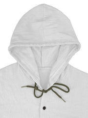 Chemise à capuche blanche, gros plan de la capuche et du cordon