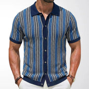 Chemise tricotée à manches courtes bleu, doré et blanc — vue portée de face