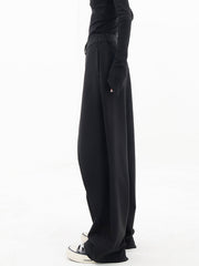 Pantalon ample à devant asymétrique noir, vue portée de profil