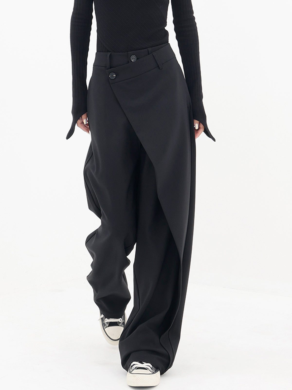 Pantalon ample à devant asymétrique noir, vue portée de face
