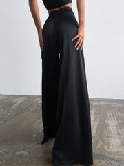 Pantalon ample en satin noir, vue portée de dos