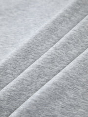 Sweat oversize finitions contrastées gris clair — gros plan sur la maille chinée