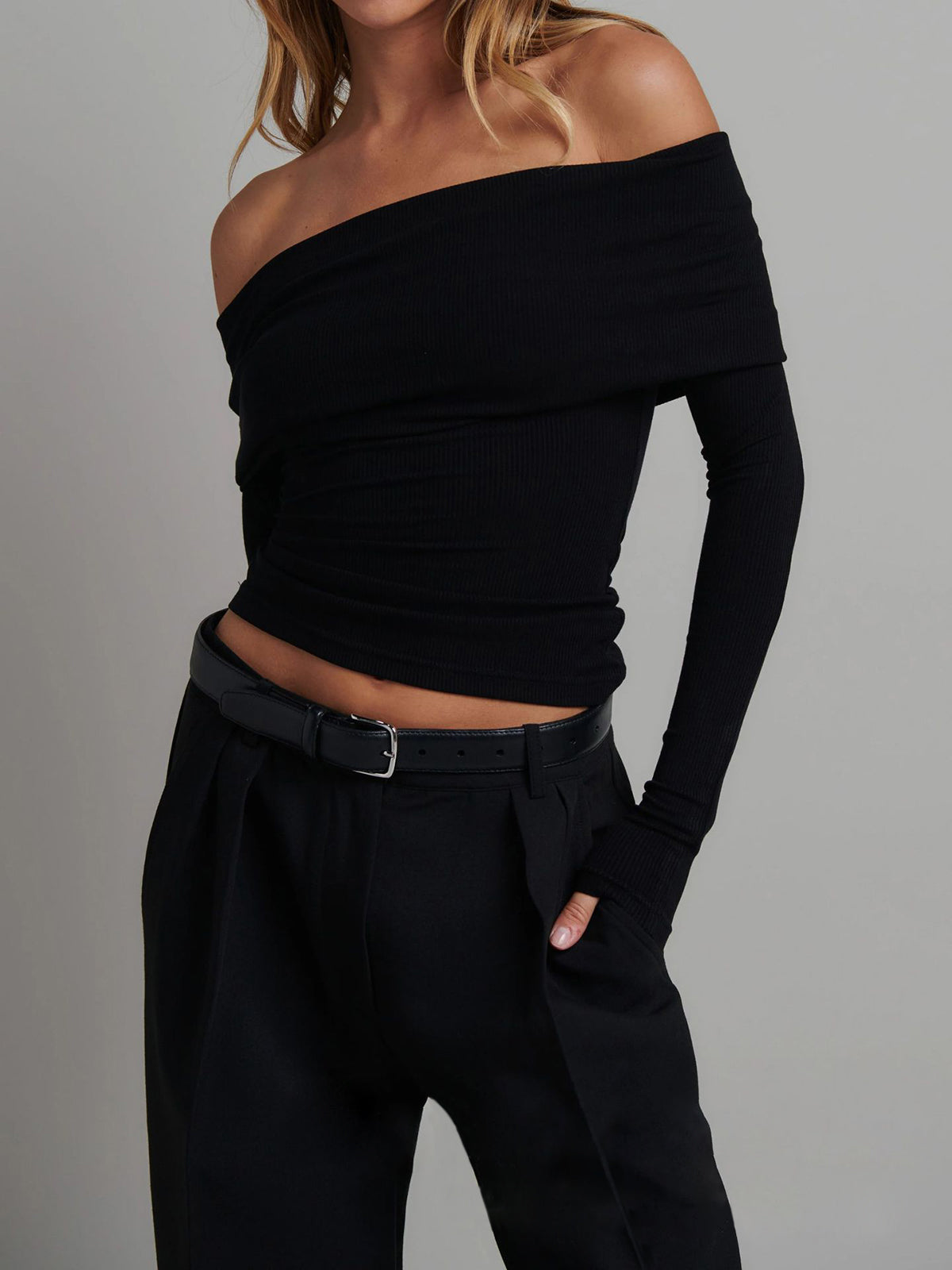 Chemise épaules dénudées manches longues crop