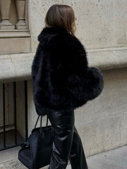 Manteau court fourrure synthétique noire