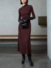 Robe midi moulante asymétrique manches longues
