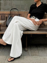 Pantalon ample uni blanc, vue portée assise