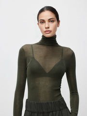 Pull col roulé semi-transparent