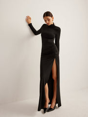 Robe maxi plissée col montant fendue