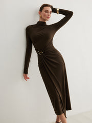 Robe plissée fendue anneau métal