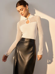 Top tricot semi-transparent col trou de serrure